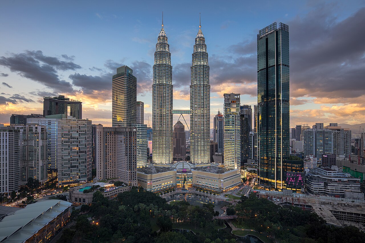 Petronas Twin Towers and the Kuala Lumpur skyline, Malaysia